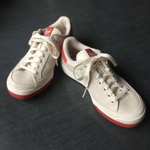 ADIDAS - perforated suede Rod Laver’s